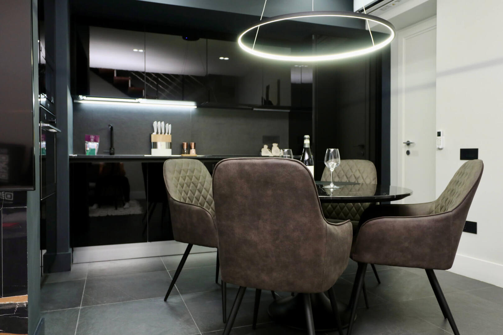 Great dining area for 4 guests and luxury kitchen.